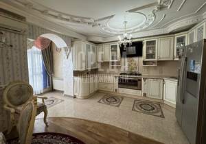 4-к квартира, вторичка, 174м2, 9/10 этаж