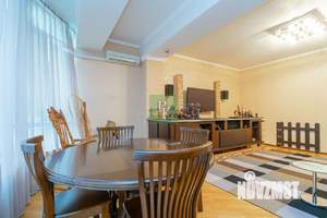 5-к квартира, вторичка, 220м2, 2/3 этаж
