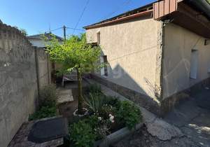 3-к квартира, вторичка, 76м2, 1/1 этаж