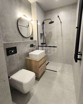 2-к квартира, вторичка, 71м2, 1/9 этаж