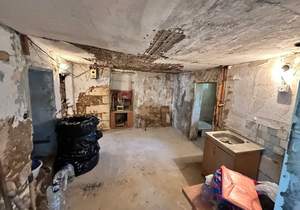 2-к квартира, вторичка, 65м2, 1/1 этаж